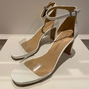Brand new CHINESE LAUNDRY Heeled Sandals